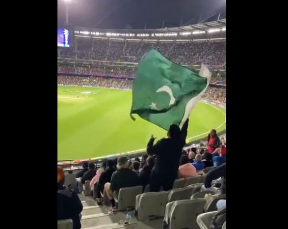 'And they want Kashmir..,' Pakistani who hoisted the flag upside down got trolled