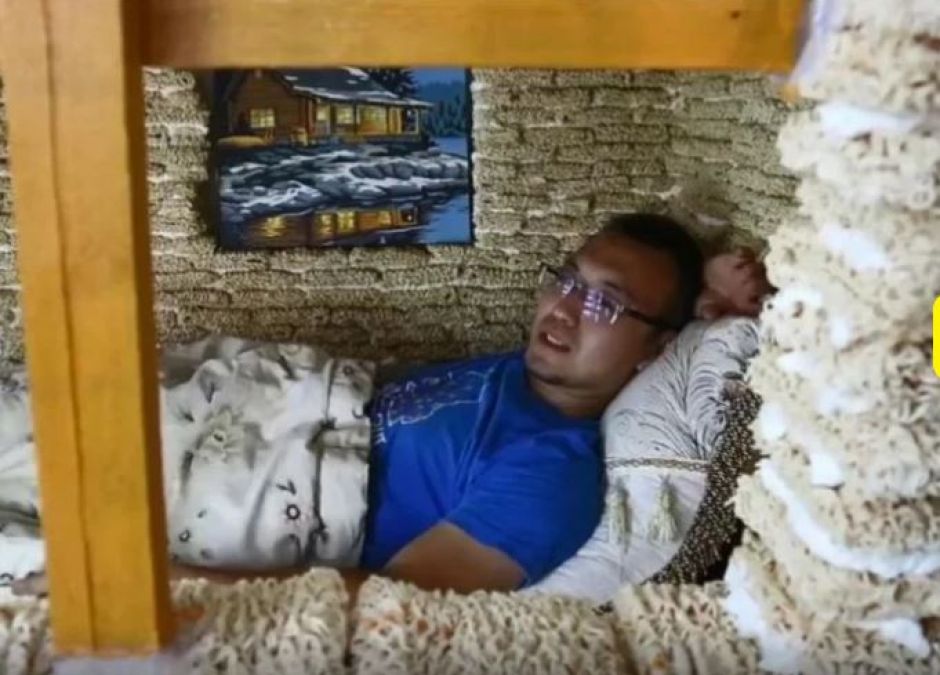 China Man Builds Children’s Playhouse Out of 2,000 Packets of Instant Noodles