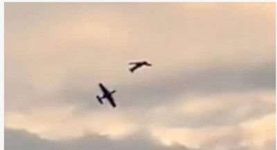 आसमान में टकराए दो विमान, भयानक हादसे का वीडियो वायरल