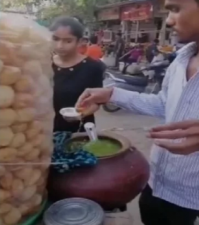 Frog in Pani-Puri's water, know what is the matter, Video going viral