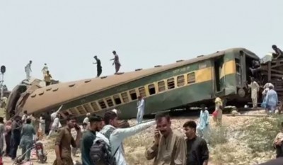 पाकिस्तान में बड़ा ट्रेन हादसा, पटरी से उतरी हजारा एक्सप्रेस, 15 की मौत, 50 घायल