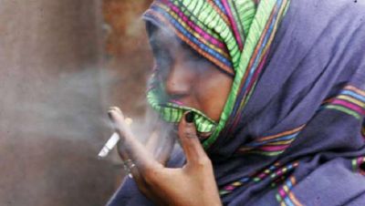 'Mhari Choriya Choro Se Kam Hai Ke', women beats men in matter of smoking - WHO