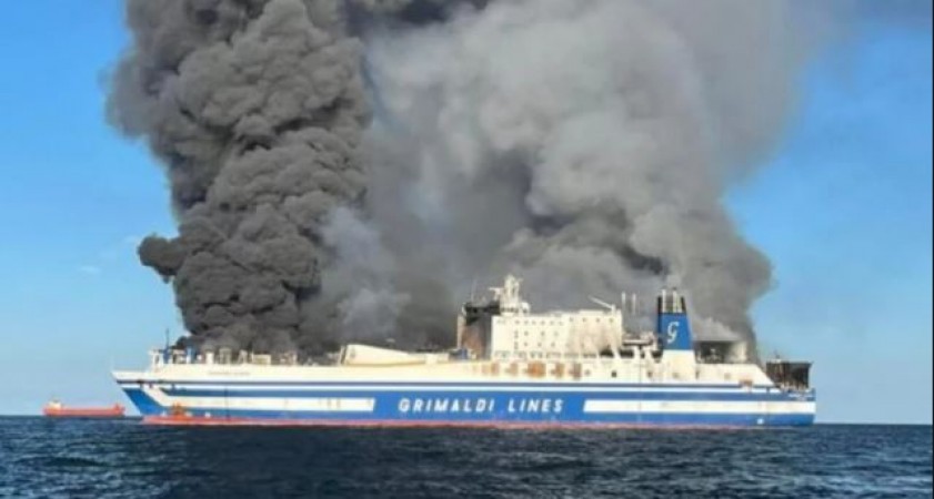 समुद्र में आग का गोला बनी Euroferry Olympia, जोर से चिल्लाते रहे 250 लोग तो कुछ समंदर में कूदे