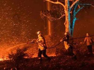 ऑस्‍ट्रेलिया में भड़की आग, 3 की मौत कई लापता