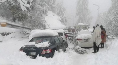 पाकिस्तान में बर्फबारी का प्रकोप, 21 पर्यटकों की गई जान
