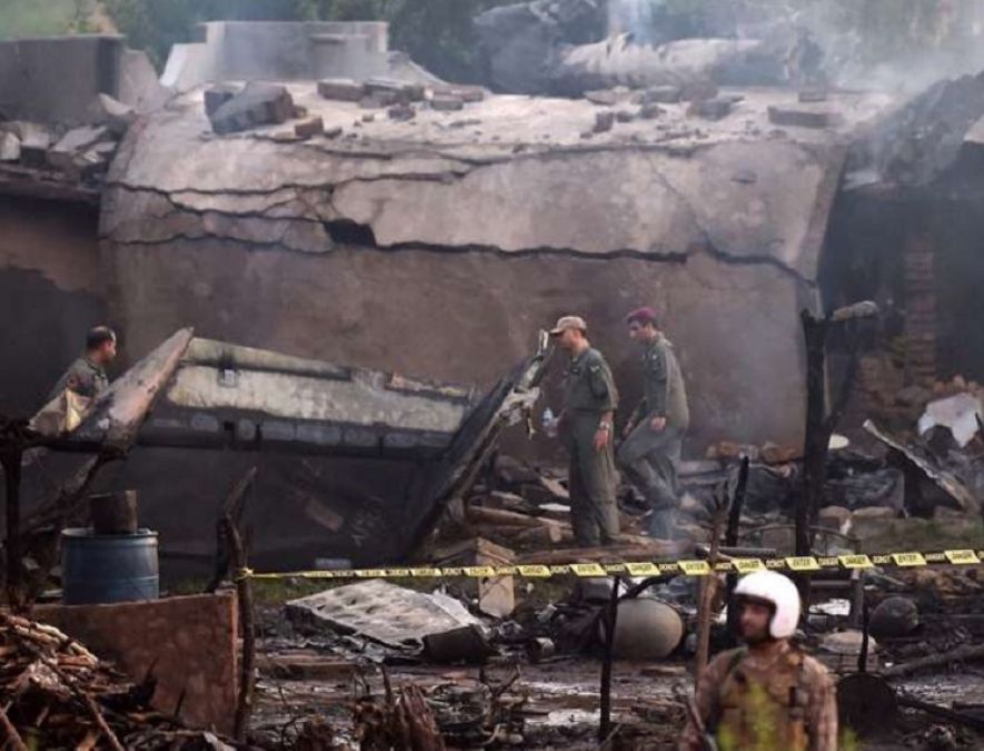 Pakistani army aircraft crashes in Rawalpindi, 15 killed, several injured