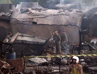 रावलपिंडी में गिरा पाकिस्तानी सेना का विमान, 15 लोगों की मौत कई घायल