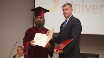 Sri Sri Ravi Shankar gets honorary doctorate degree from Russian varsity