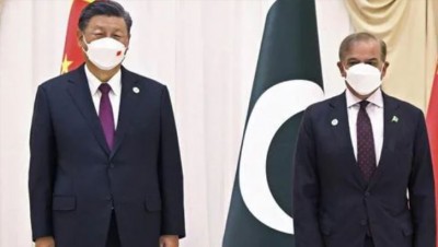 कंगाल पाकिस्तान को बचाने फिर आगे आया चीन, देगा 2 अरब डॉलर का कर्ज