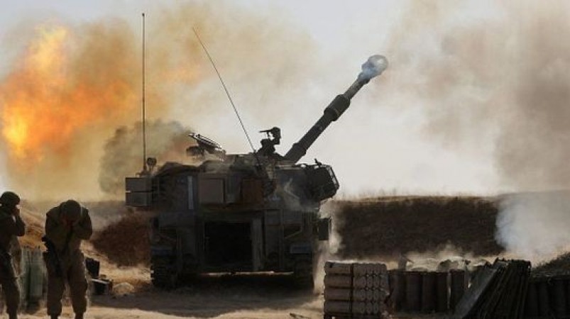Israeli tanks deployed at Gaza border with ground attack amid air strikes