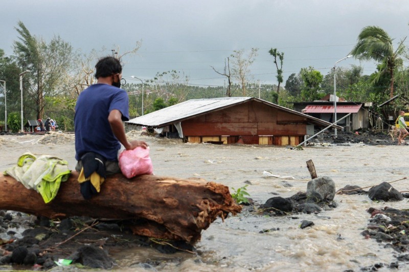 10 people killed in Philippines due to 'goni', 18th hurricane knocking this year