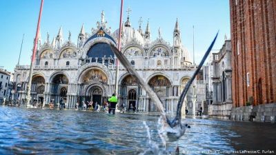 बाढ़ ने बदल दी नहरों के शहर की सूरत, इटली के प्रधानमंत्री ने बताया दिल तोड़नेवाला वक्त