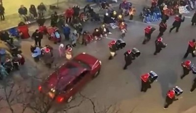 Video: क्रिसमस परेड को कुचलती हुई चली गई तेज रफ़्तार SUV, 5 की मौत, 40 से अधिक घायल
