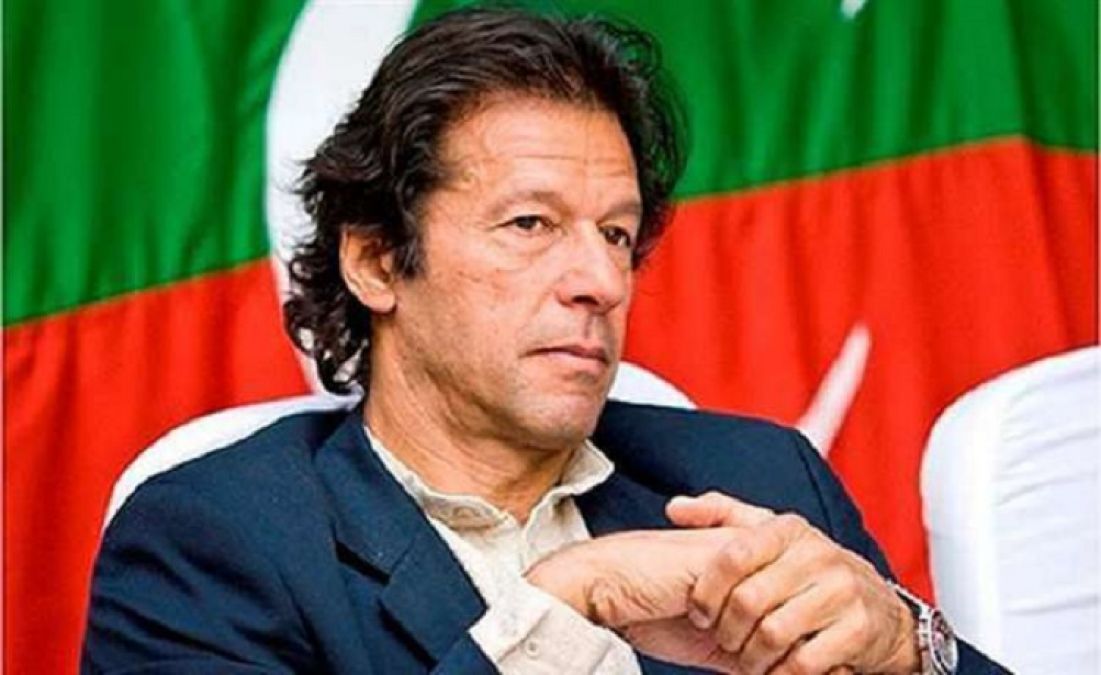 All opposition parties opposing imran khan government, will Imran Khan government fall?