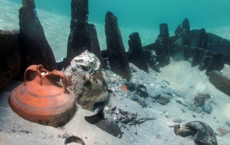 1300 YO ship found in depths of sea, centuries old stuff kept in 200 pots