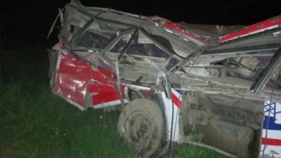 नेपाल बस हादसा : शादी की खुशियां मातम में बदलीं, बैतड़ी में खाई में गिरी बस, 13 की