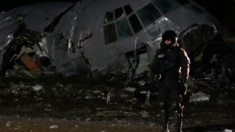 बोलीविया में नए नोटों से भरा सैन्य विमान क्रैश, 15 लोगों की मौत, 30 घायल