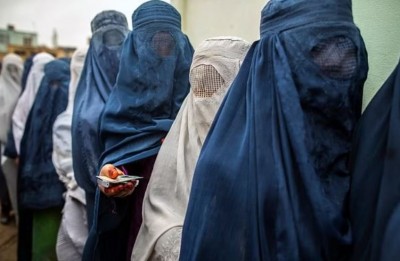 अफगानिस्तान में खराब हिजाब पहनने पर महिलाएं गिरफ्तार, तालिबान का सख्त फरमान- सिर्फ आँख दिखना चाहिए !