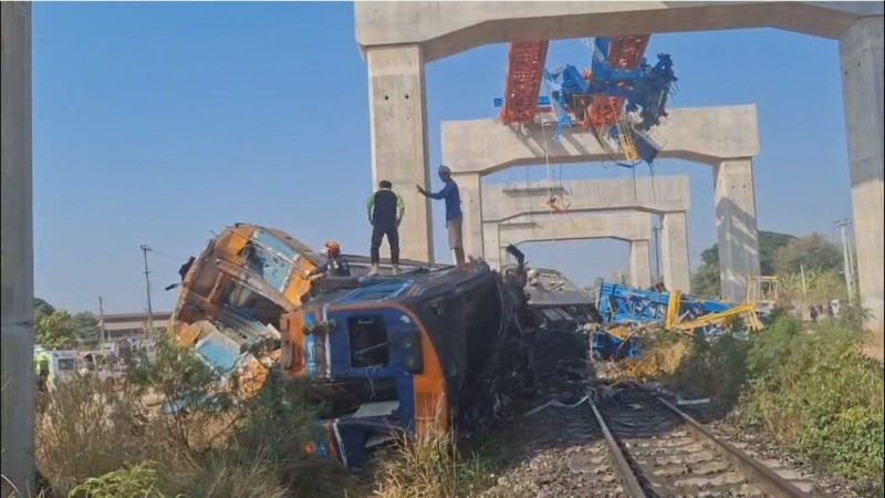 थाईलैंड में चलती ट्रेन पर क्रेन गिरने से बड़ा हादसा, 22 लोगों की हुई मौत