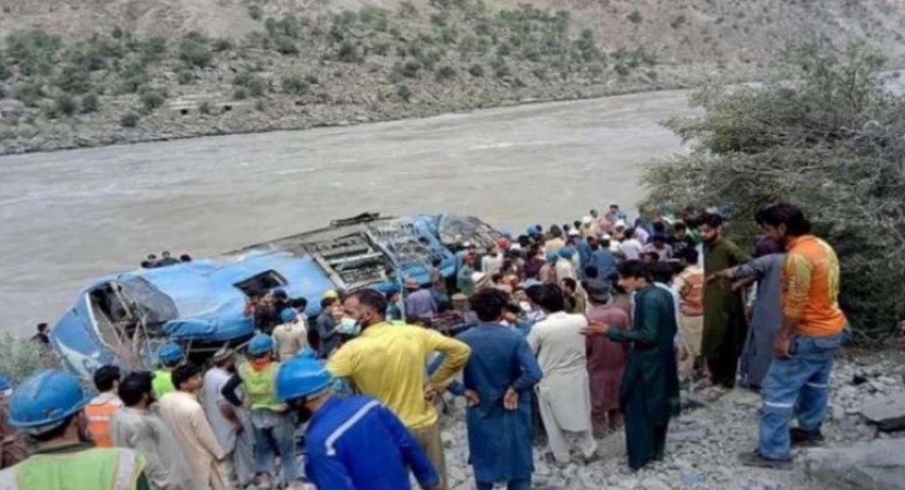 39 died as bus falls into gorge in Balochistan | NewsTrack English 1