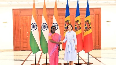 मोल्दोवा पहुंची राष्ट्रपति द्रौपदी मुर्मू, माया सैंडू के साथ क्षेत्रीय और वैश्विक घटनाक्रमों पर की चर्चा