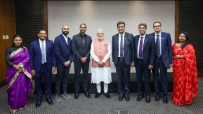 साउथ अफ्रीका की यात्रा पर पीएम मोदी, भारतीय मूल के टेक उद्यमियों से की मुलाकात