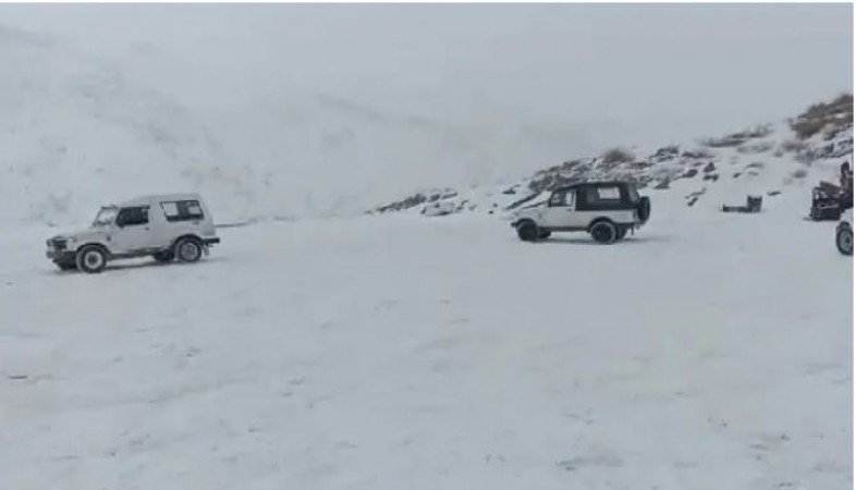 Heavy Snowfall covers Himachal Pradesh, Uttarakhand, Jammu Kashmir