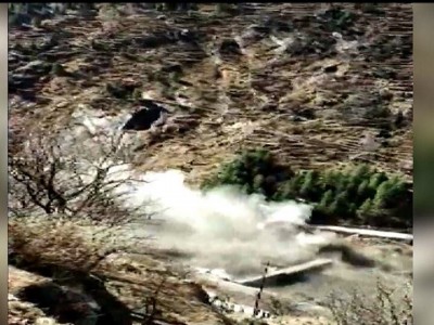 उत्तराखंड के चमोली में टूटा ग्लेशियर, मची भारी तबाही