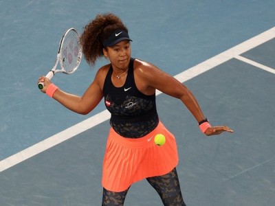 Australian Open: Naomi Osaka sails into third round